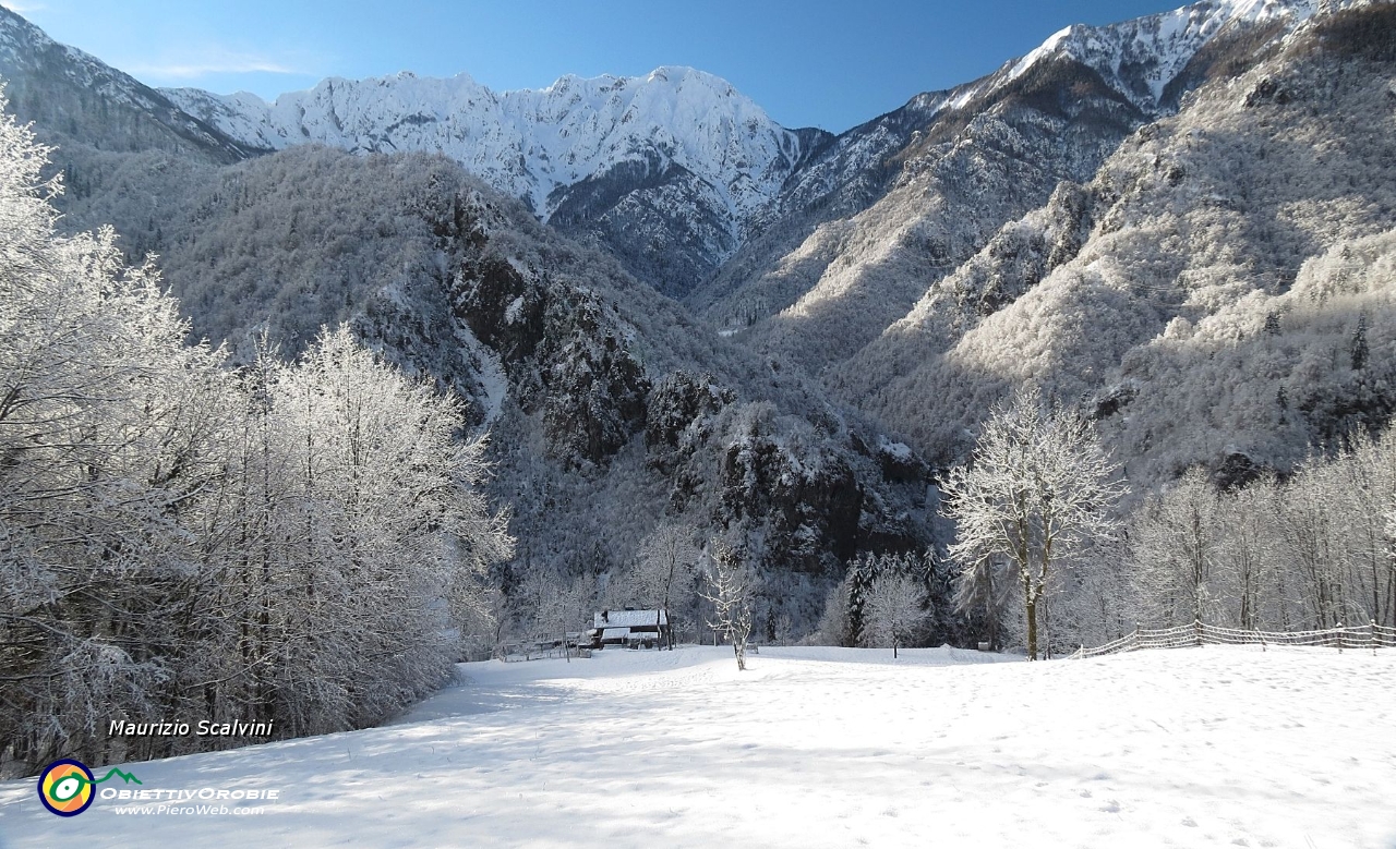 17 Panorama verso la valle del laghetto di Cassiglio....JPG